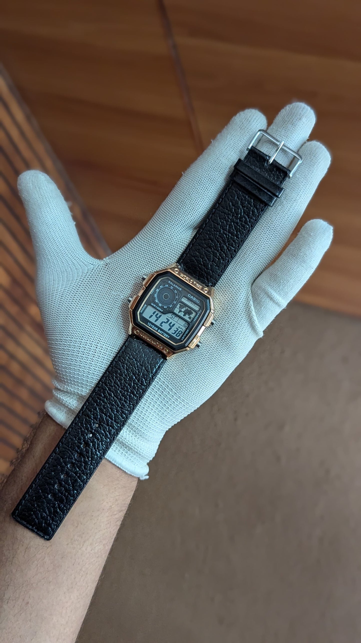 Casio illuminator Golden Retro Edition